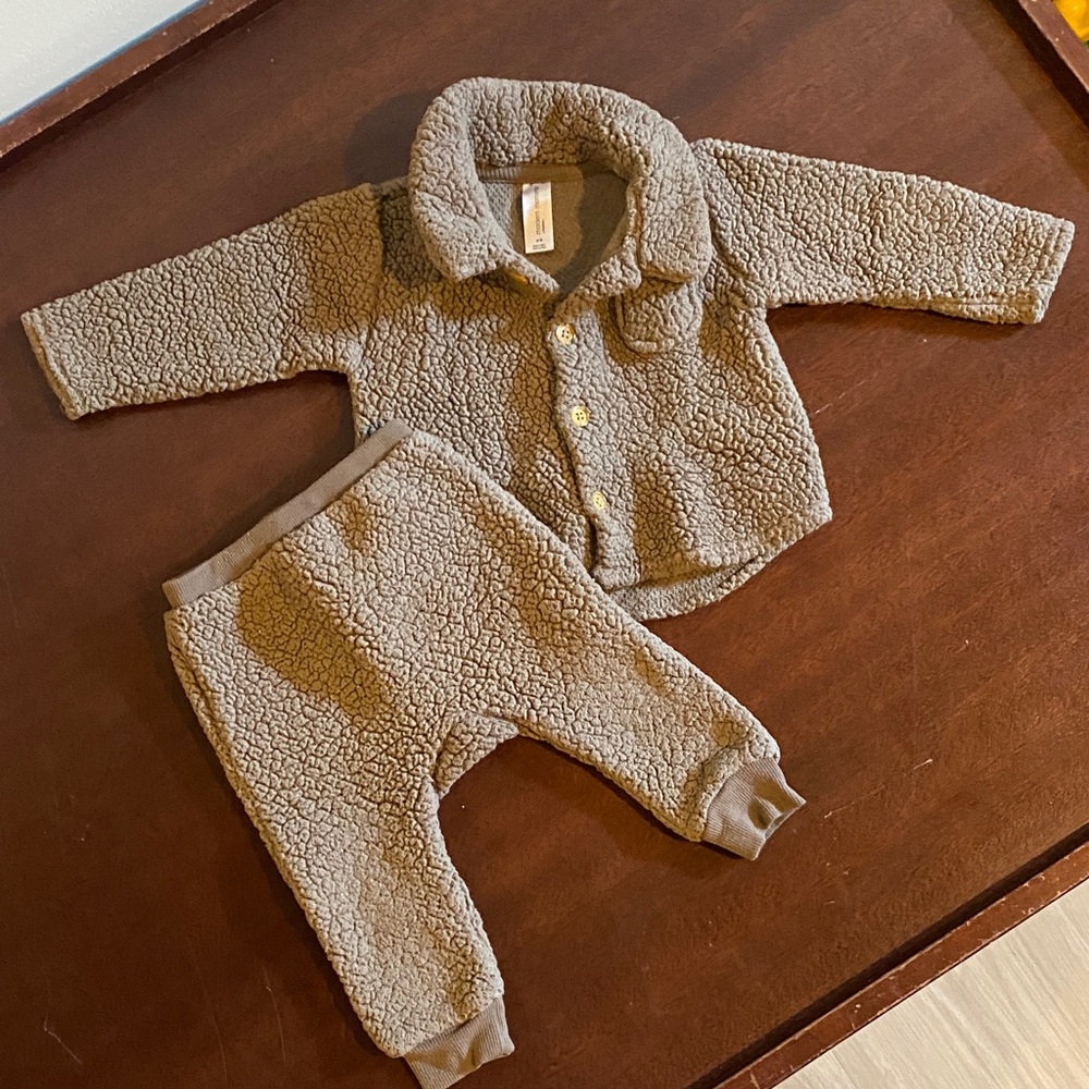 Cozy brown sherpa boucle baby set sz 12 mos
